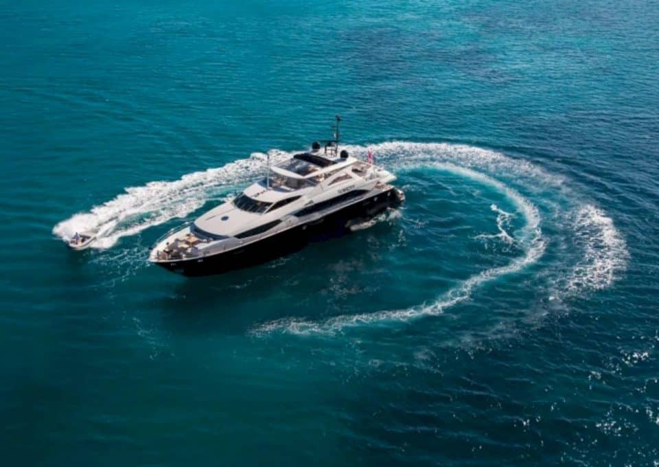 yacht-charter-m-y-tenacity