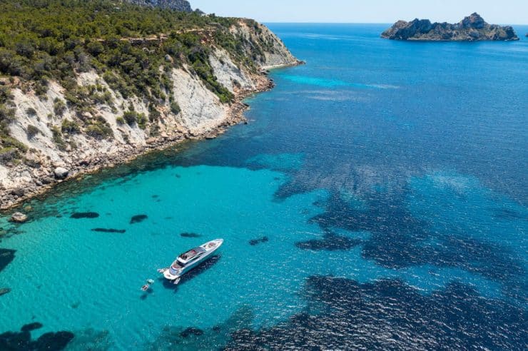 yacht-charter-m-y-xaman