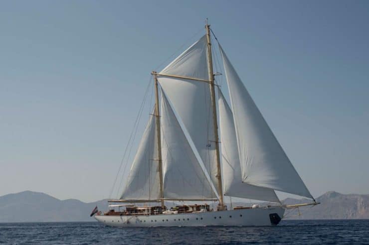 yacht-charter-s-y-chronos