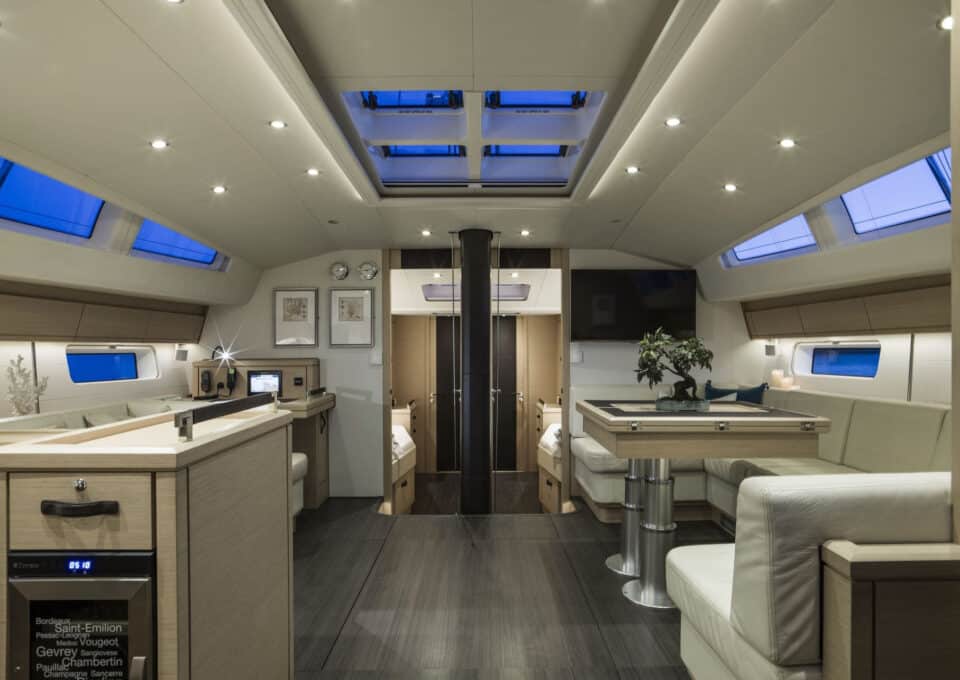 yacht-charter-s-y-thea