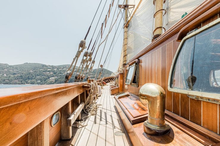 location-charter-classic-sailing-yacht-cannes