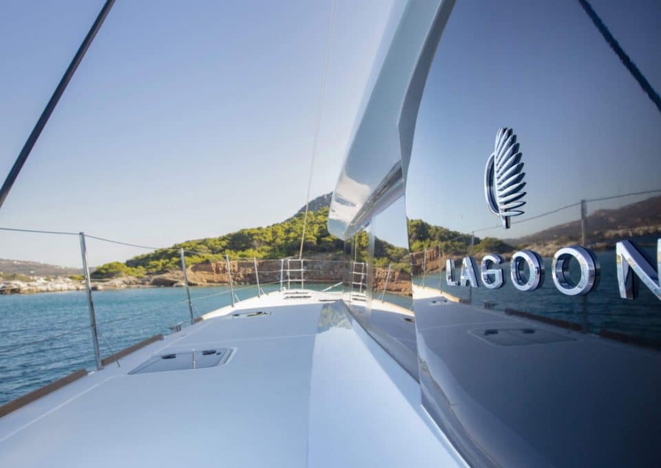 catamaran-yacht-charter-s-y-phantom-greece