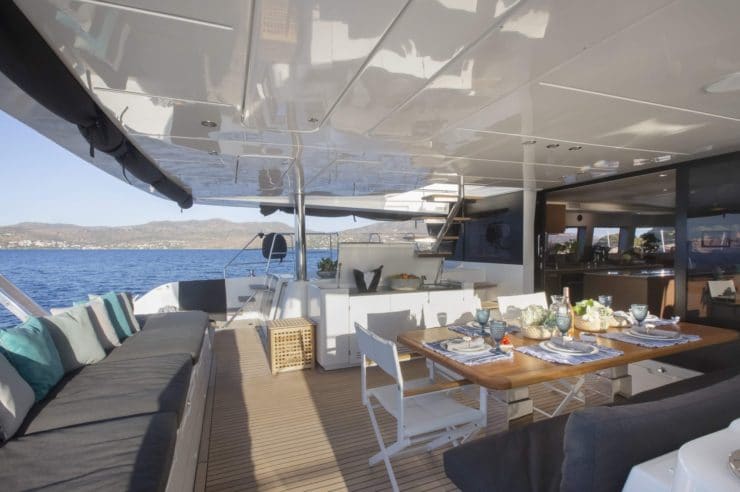 catamaran-yacht-charter-s-y-phantom-greece