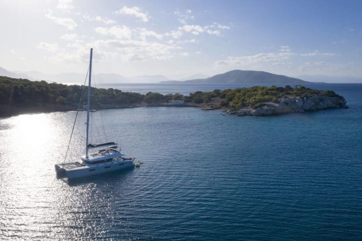 catamaran-yacht-charter-s-y-phantom-greece