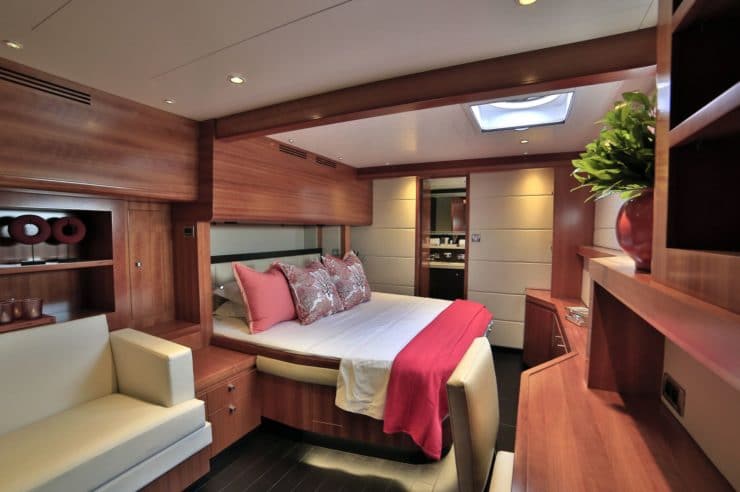 catamaran-yacht-charter-s-y-worlds-end-greece