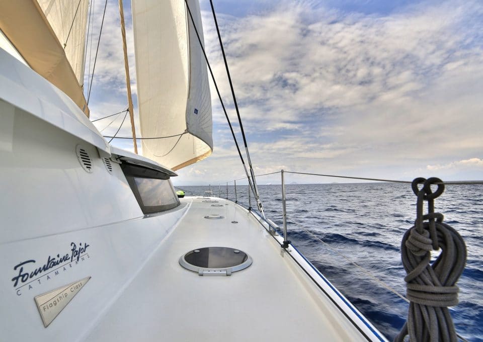 catamaran-yacht-charter-s-y-worlds-end-greece