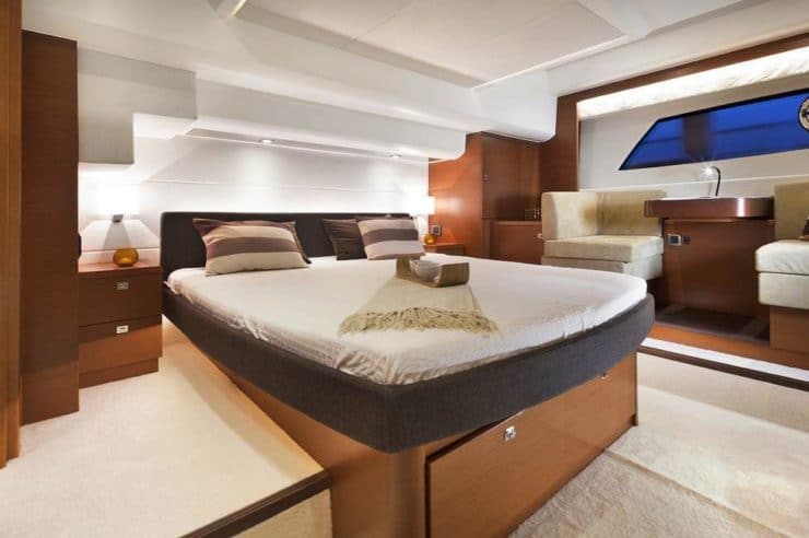 location-journee-yacht-m-y-prestige-550-fly