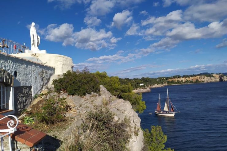 sailing-day-charter-rental-ketch-1947-saint-tropez