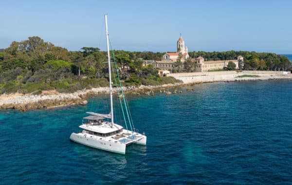 Catamaran rental in Cannes | Arthaud Yachting