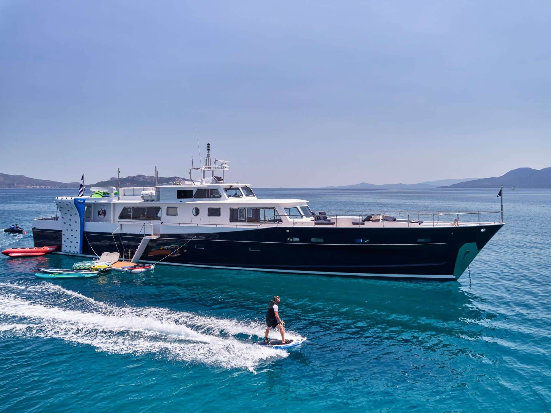 M/Y ALAYA | Arthaud Yachting Yacht-charter-M-Y-ALAYA