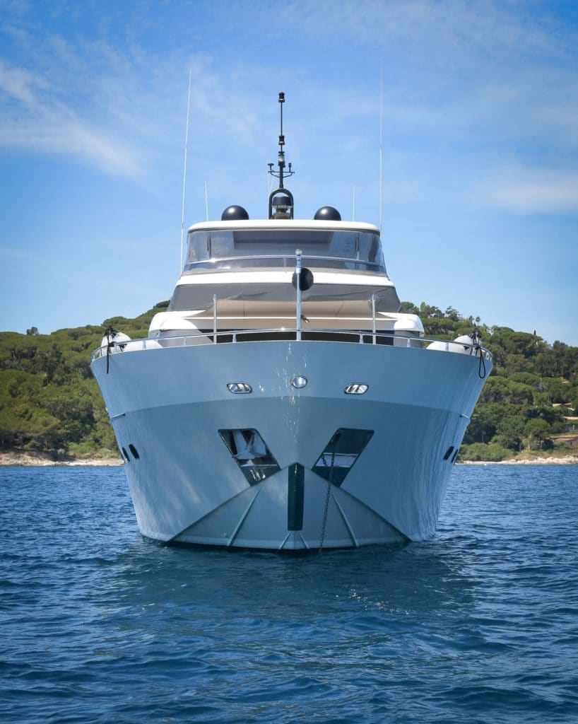 Location d'un yacht en Corse : des mouillages à vous couper le souffle | Arthaud Yachting