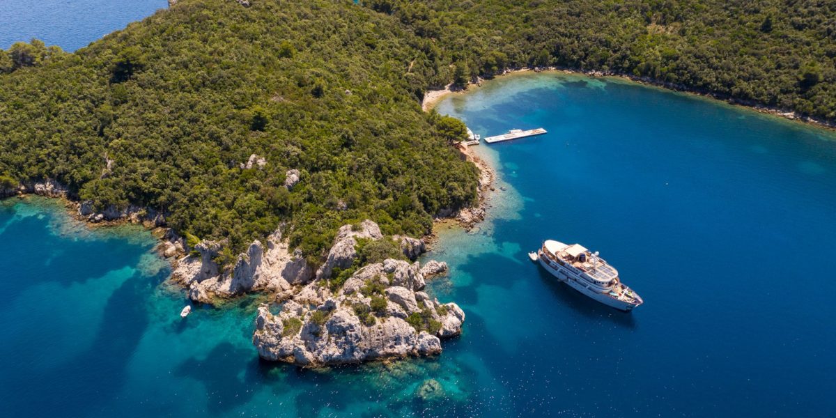 les-spots-incontournables-du-montenegro-a-bord-dun-yacht-de-location