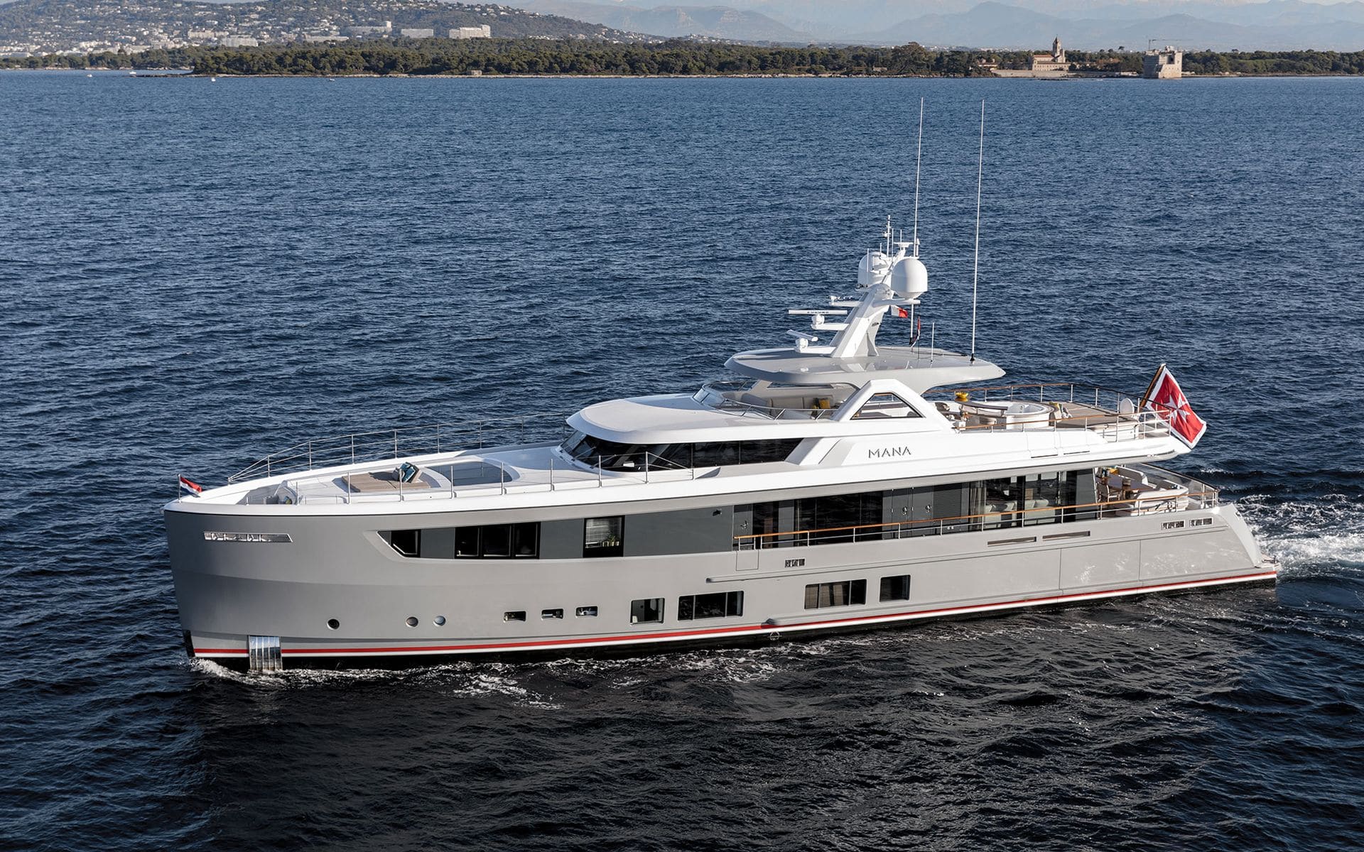 M/Y MANA I | Arthaud Yachting location-yacht-charter-m-y-mana-I
