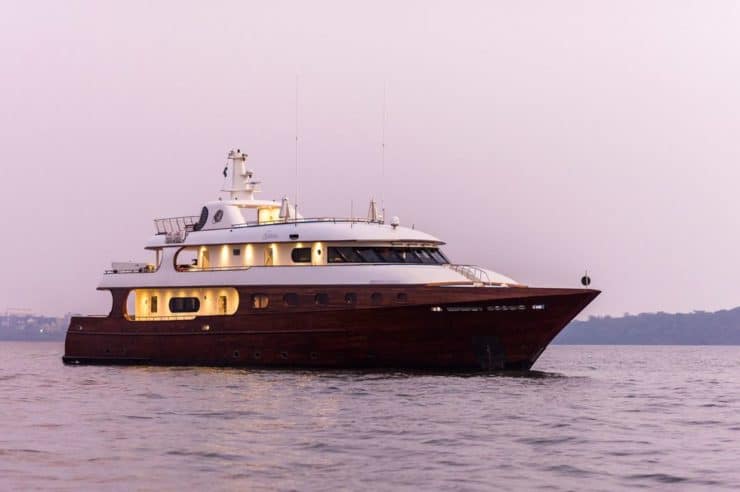 Yacht-charter-S-Y-MUTIARA-LAU