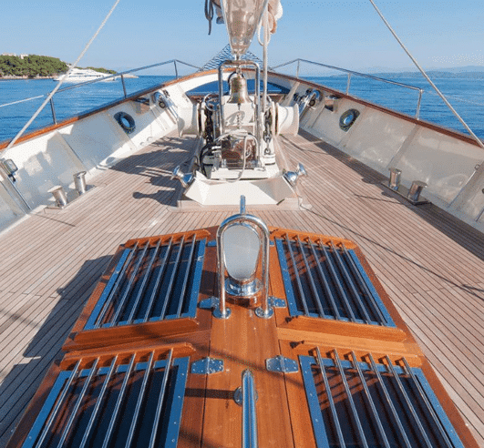 Yacht-charter-SY-MALCOLM-MILLER