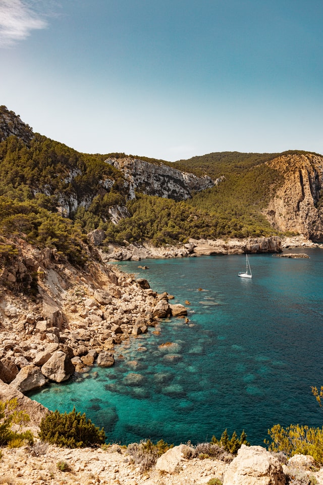 The most beautiful coves to visit on your trip to Ibiza | Arthaud Yachting