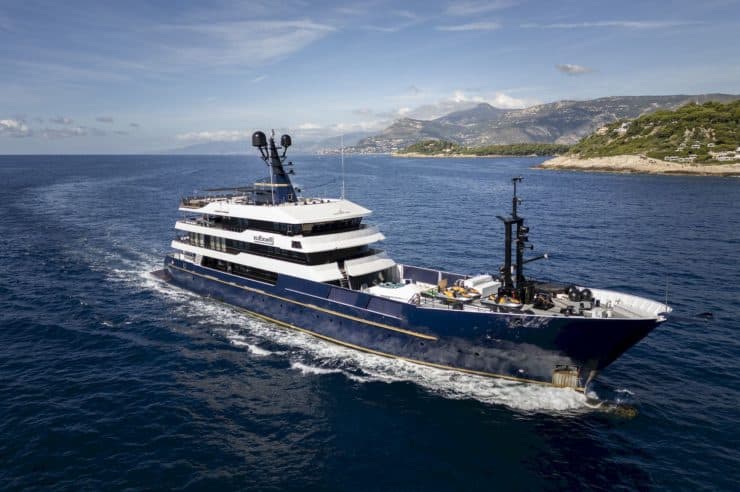 yacht-charter-m-y-force-blue