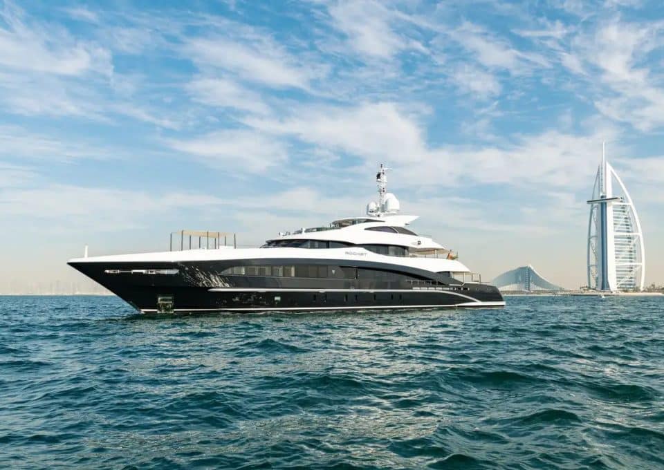 yacht-charter-m-y-rocket