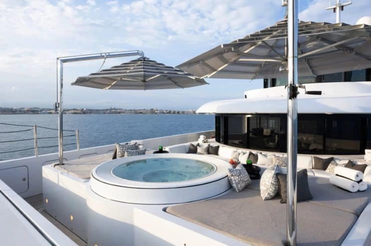 yacht-charter-m-y-soundwave