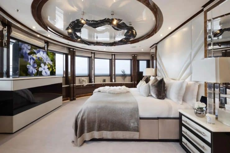 yacht-charter-m-y-soundwave