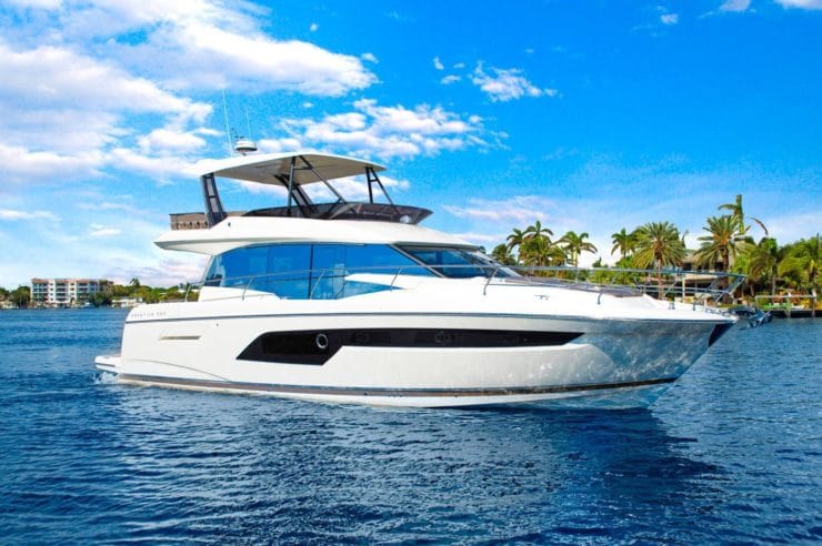 day-charter-rental-yacht-prestige-520
