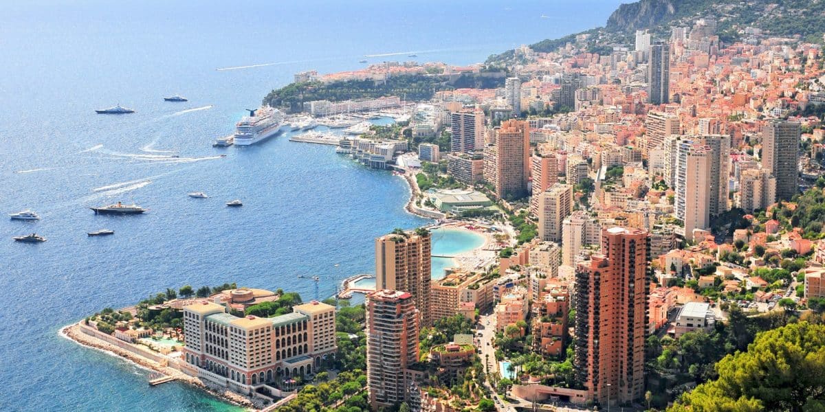 louez-un-yacht-avec-arthaud-yachting-pour-decouvrir-monaco-depuis-la-mer