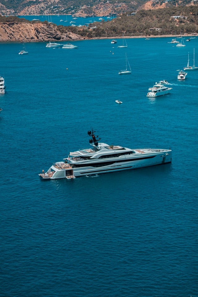 Louez un yacht avec Arthaud Yachting pour découvrir Monaco depuis la mer | Arthaud Yachting