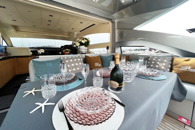 location-journee-yacht-M-Y-PERSHING-64
