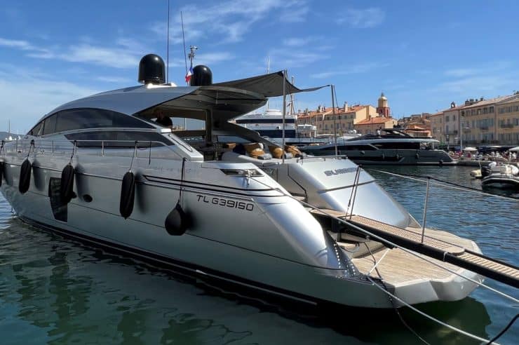 location-journee-yacht-M-Y-PERSHING-64