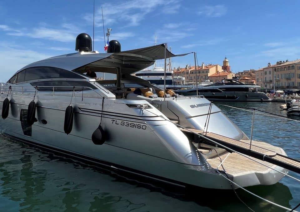 location-journee-yacht-M-Y-PERSHING-64