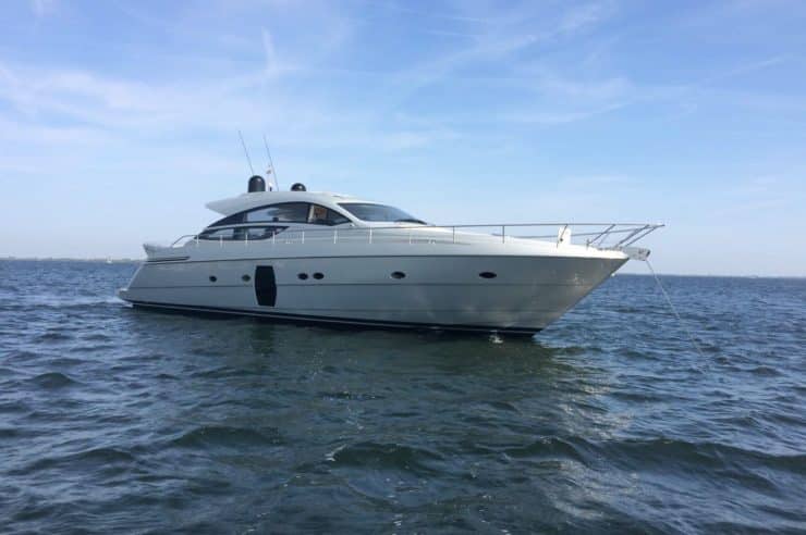 M/Y PERSHING 64 | Arthaud Yachting