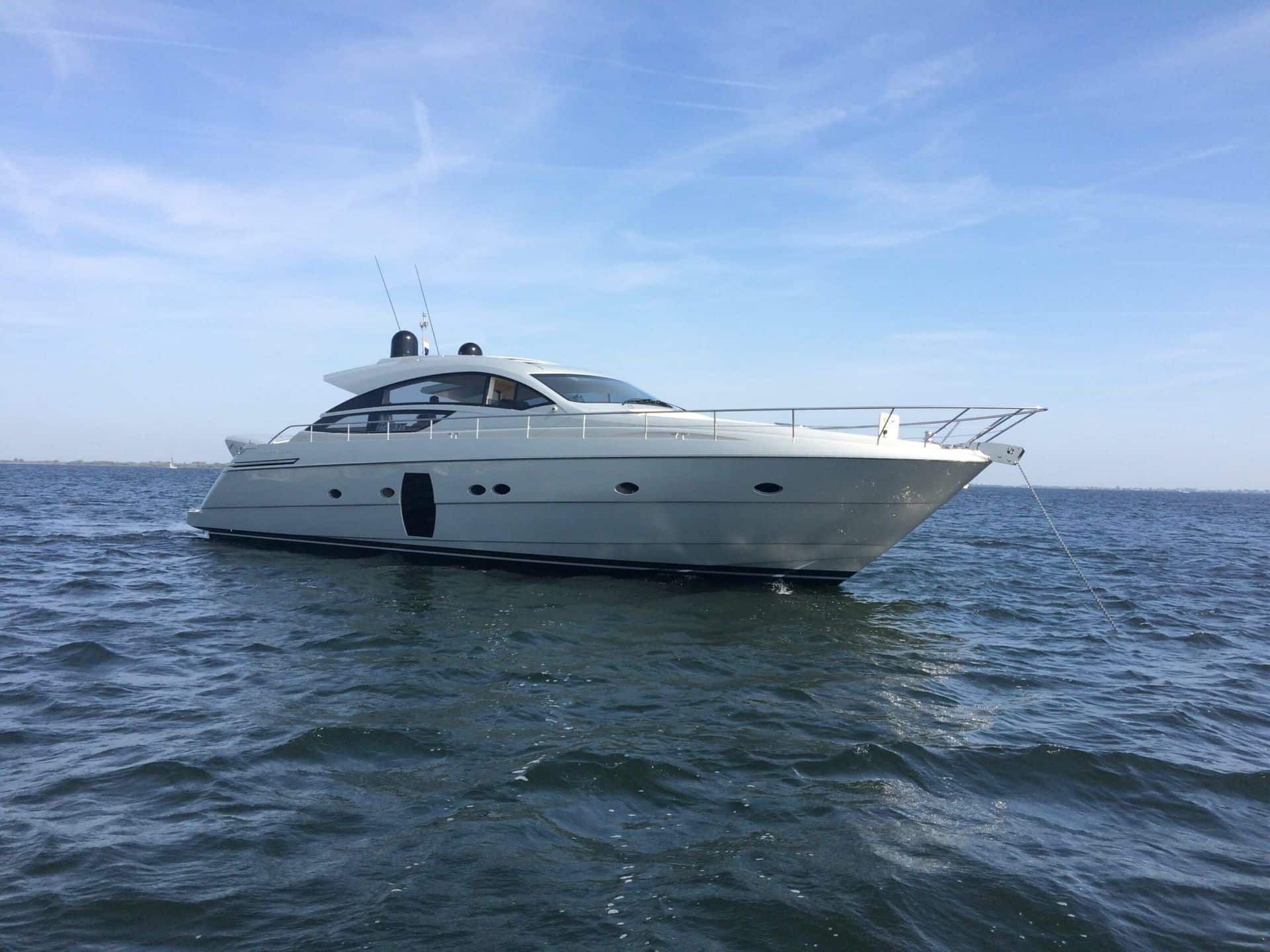 M/Y PERSHING 64 | Arthaud Yachting Yacht-charter-M-Y-SUMMERTIME-PERSHING-64_13