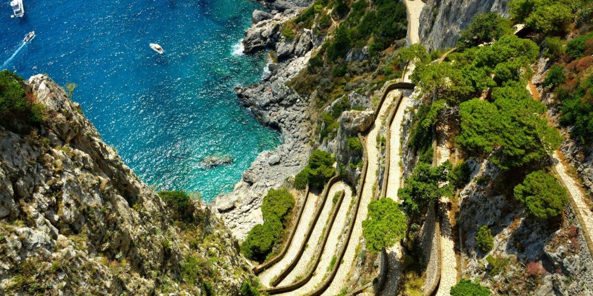 location-dun-yacht-a-capri-venez-decouvrir-cette-ile-magique
