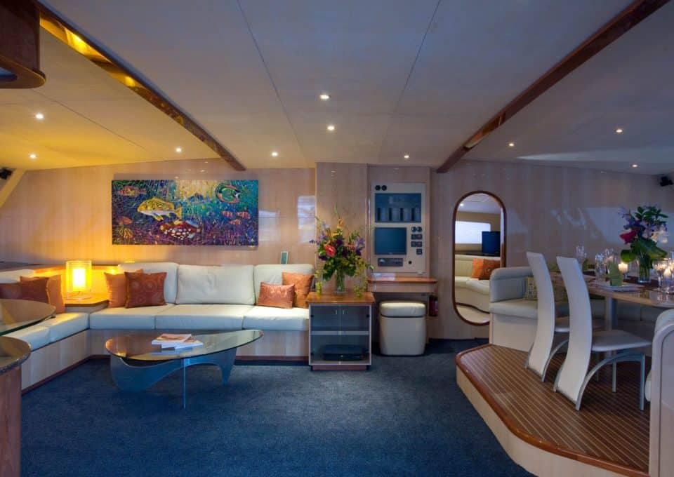 Yacht-charter-S-Y-CATAMARAN-KINGS-RANSOM_