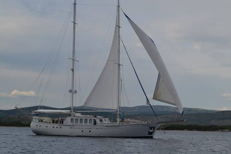 Yacht-charter-S-Y-DVI-MARIJE_17