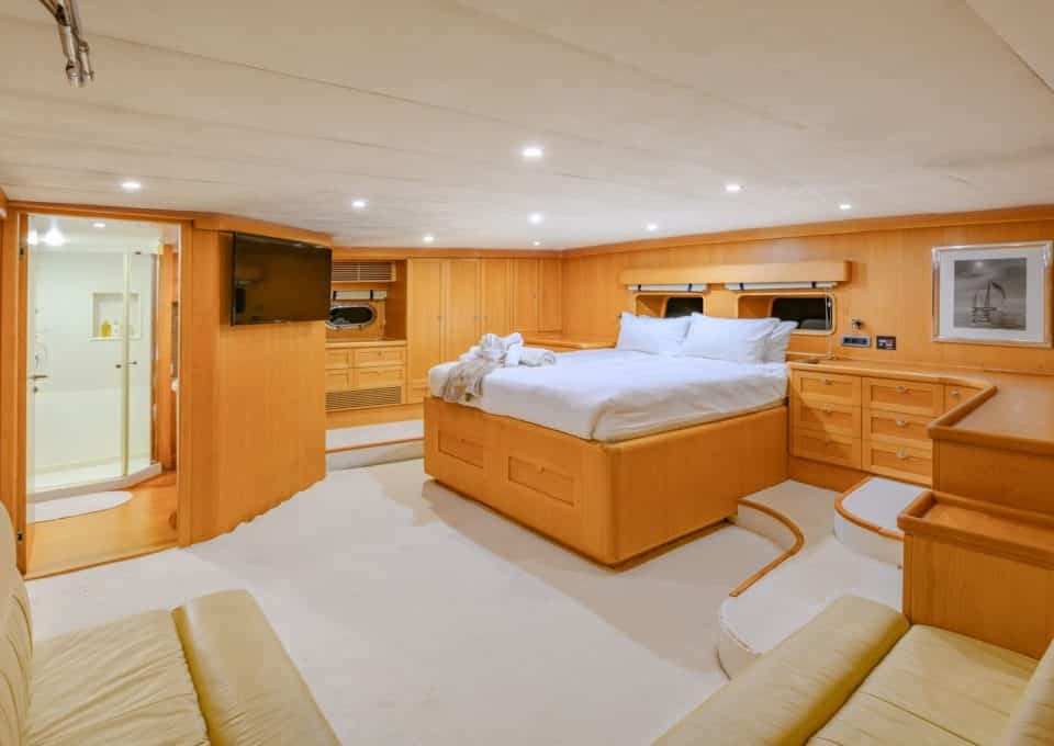 Yacht-charter-S-Y--VIVA-SHIRA_59