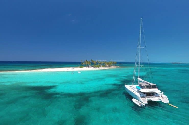 Yacht-charter-s-y-catamaran-tiger-lily_8