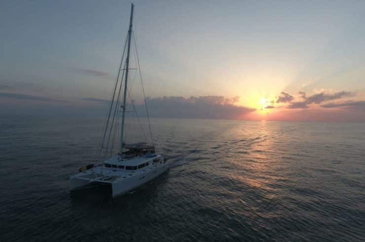Yacht-charter-s-y-catamaran-tiger-lily