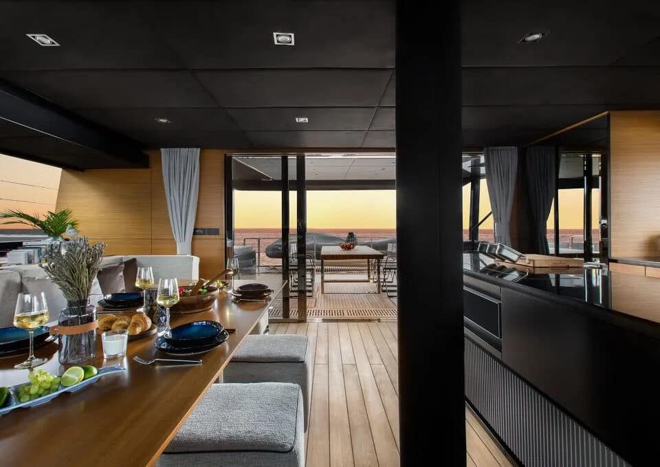 catamaran-charter-s-y-calma