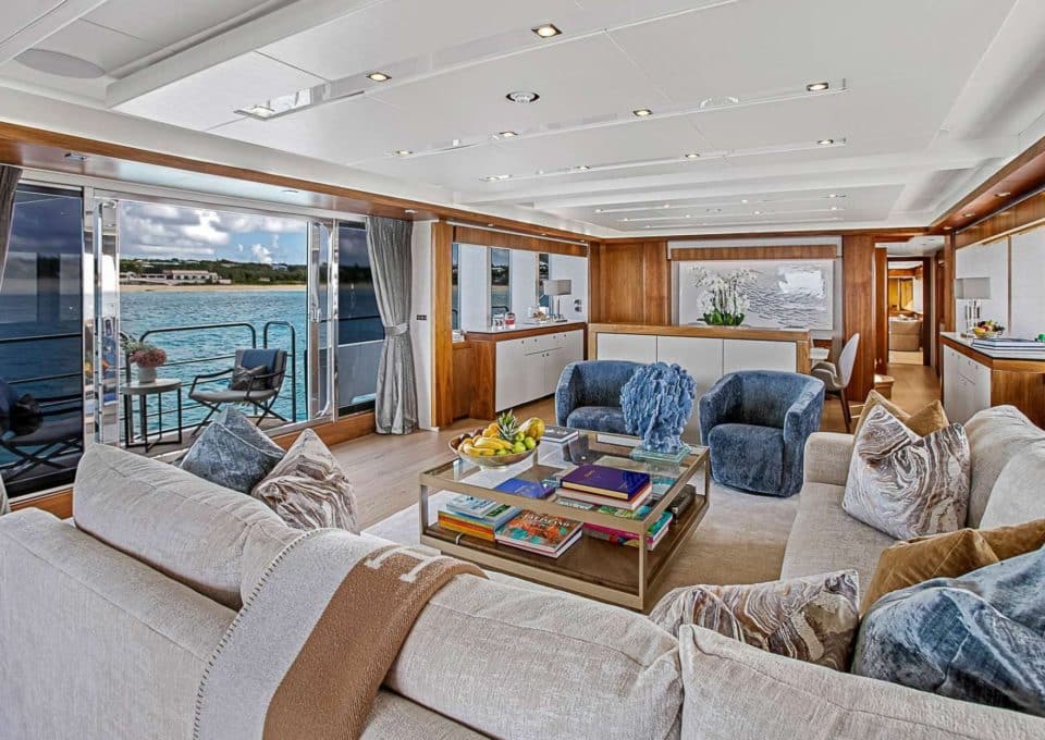 yacht-charter-m-y-evereast