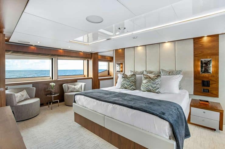 yacht-charter-m-y-evereast