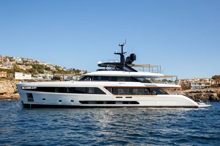 yacht-charter-m-y-eh2