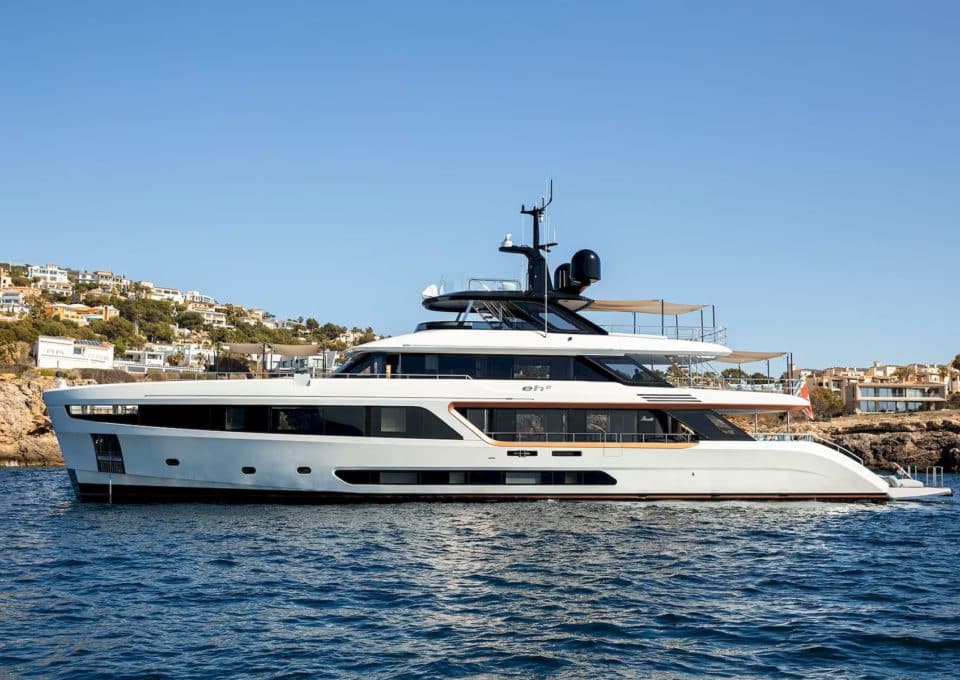 yacht-charter-m-y-eh2