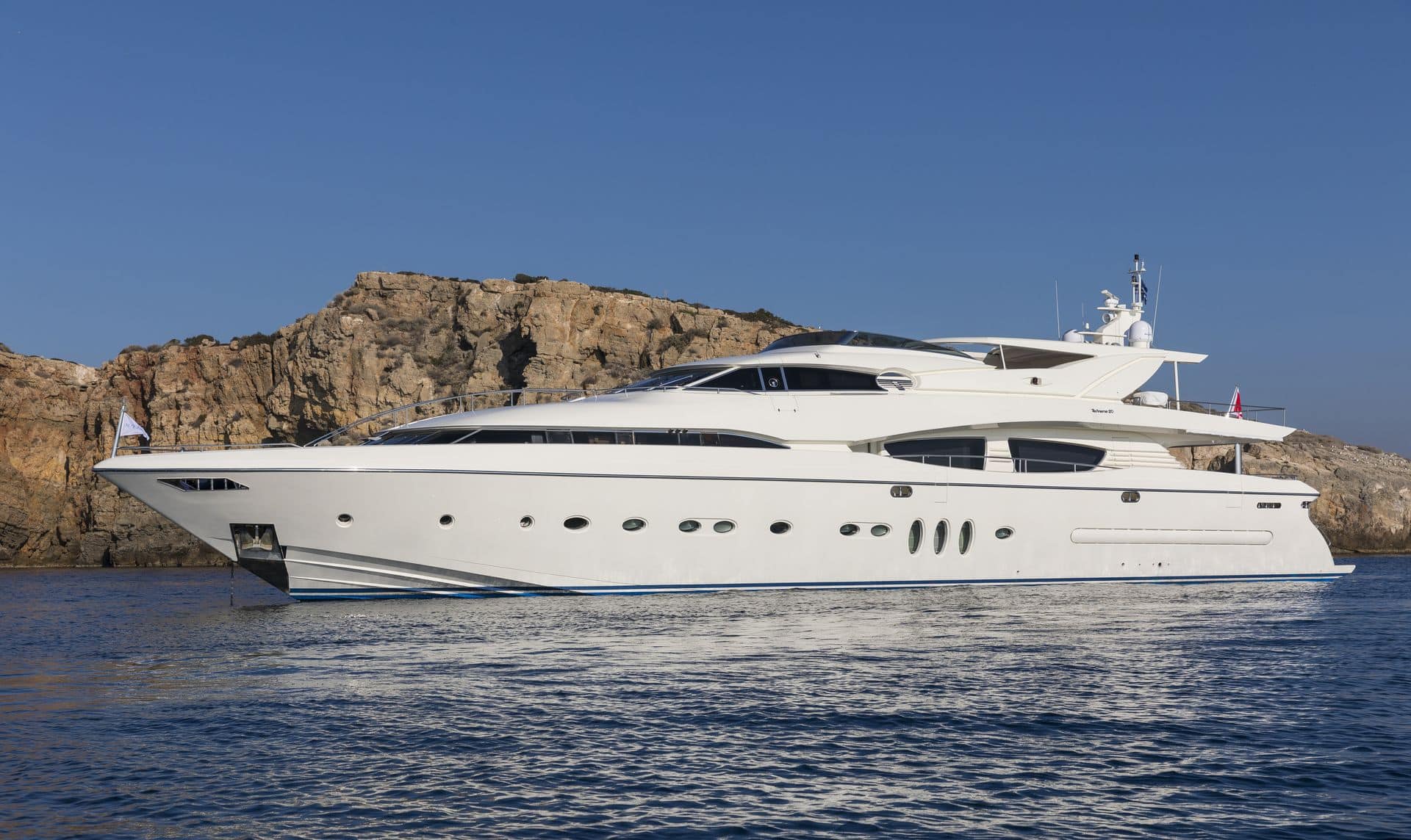 M/Y RINI V | Arthaud Yachting Location-Yacht-charter-M-Y-RINI-V