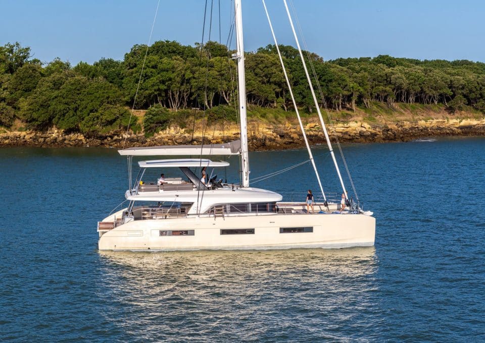 Yacht-charter-s-y-catamaran-daiquiri