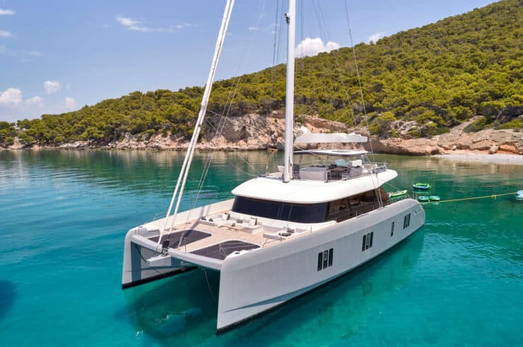 catamaran-charter-s-y-above-and-beyond