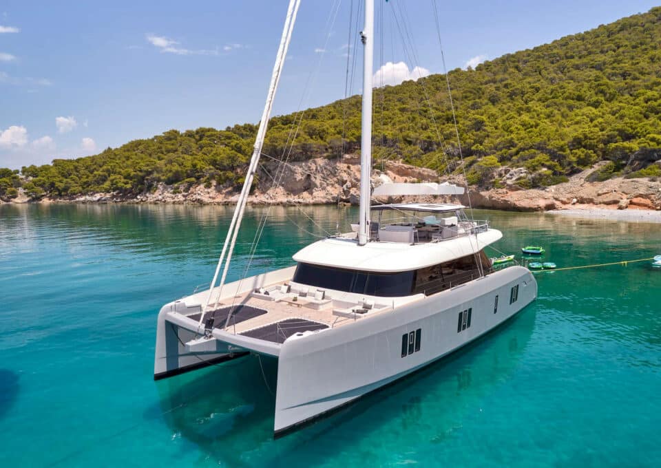 catamaran-charter-s-y-above-and-beyond
