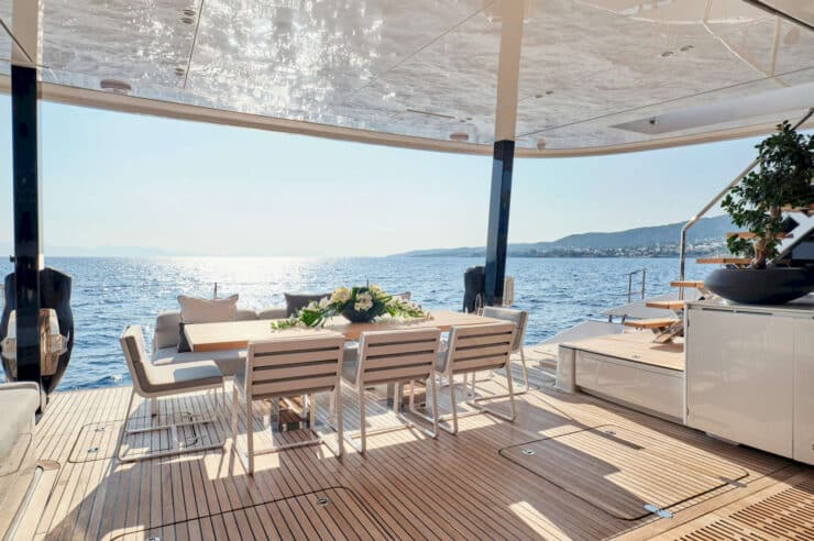 catamaran-charter-s-y-above-and-beyond