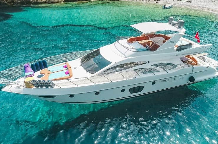 day-charter-rental-m-y-azimut-62-fly