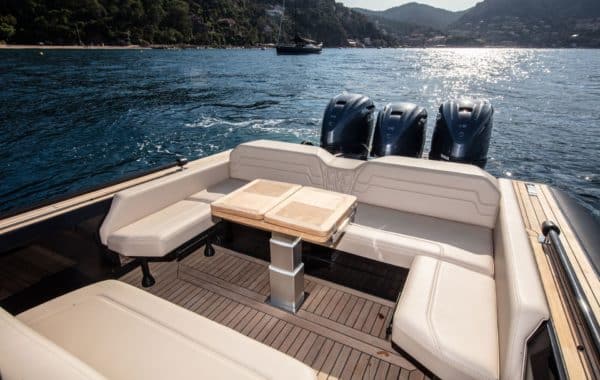 Location yacht TechnoHull OMEGA 47